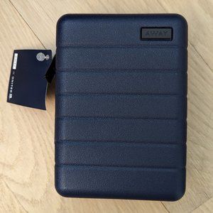 United Airlines x AWAY Polaris Amenity Kit 2022 (Unopened)